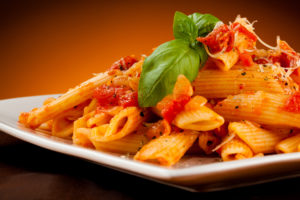 Penne, tomato sauce and vegetables